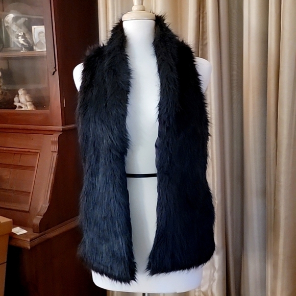 C Jackets & Blazers - Black Faux Fur Vest Size Small